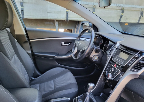 Hyundai I30 cena 39999 przebieg: 74338, rok produkcji 2015 z Drezdenko małe 781